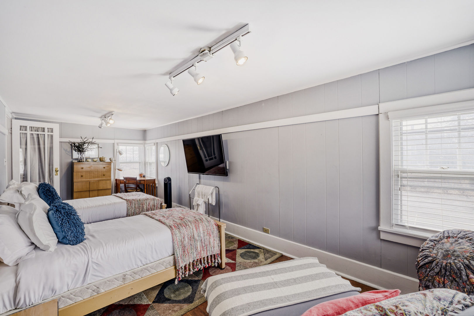 11 S Lake Street, Grayslake, IL 60030