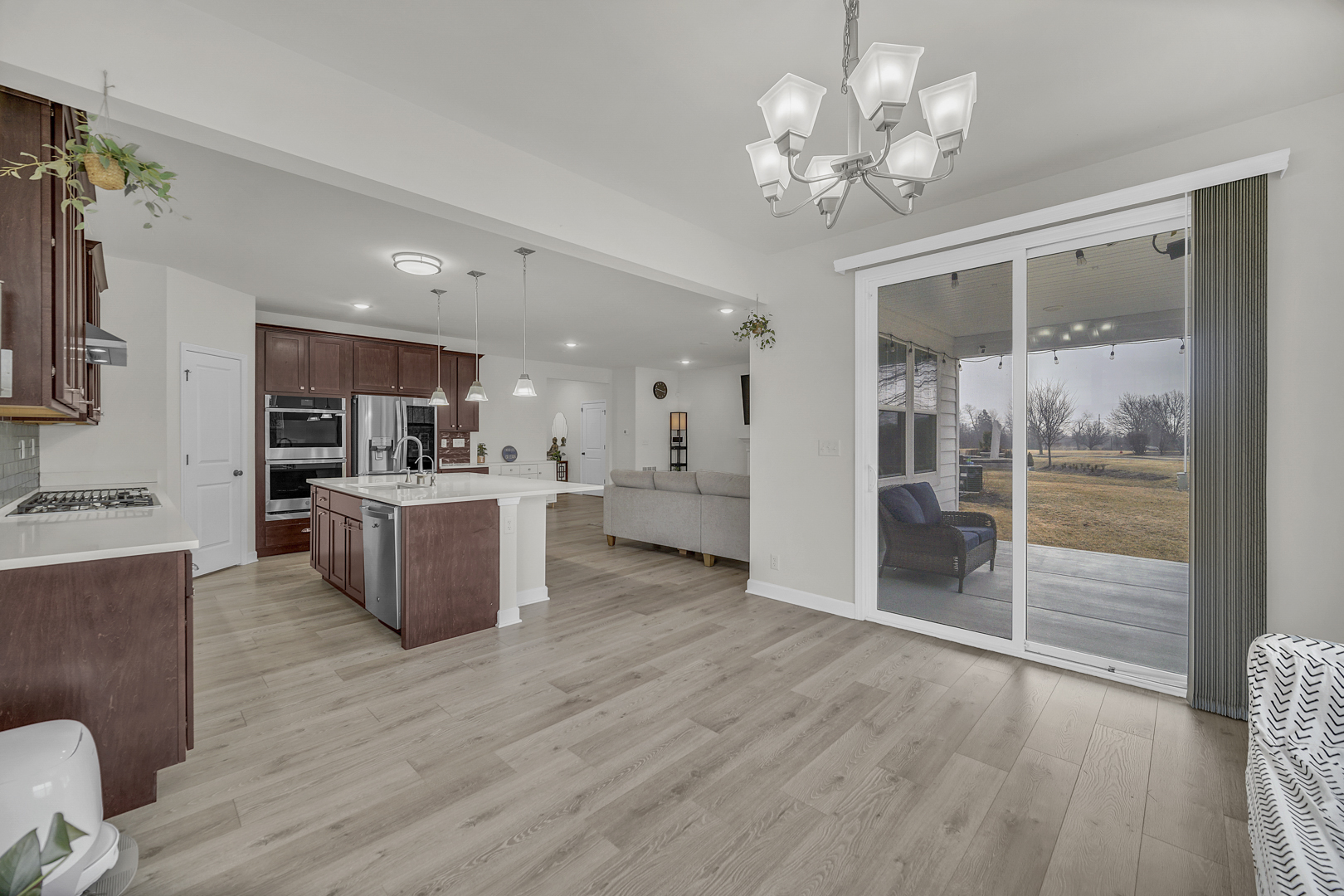 25 Commons Circle, Hawthorn Woods, IL 60047