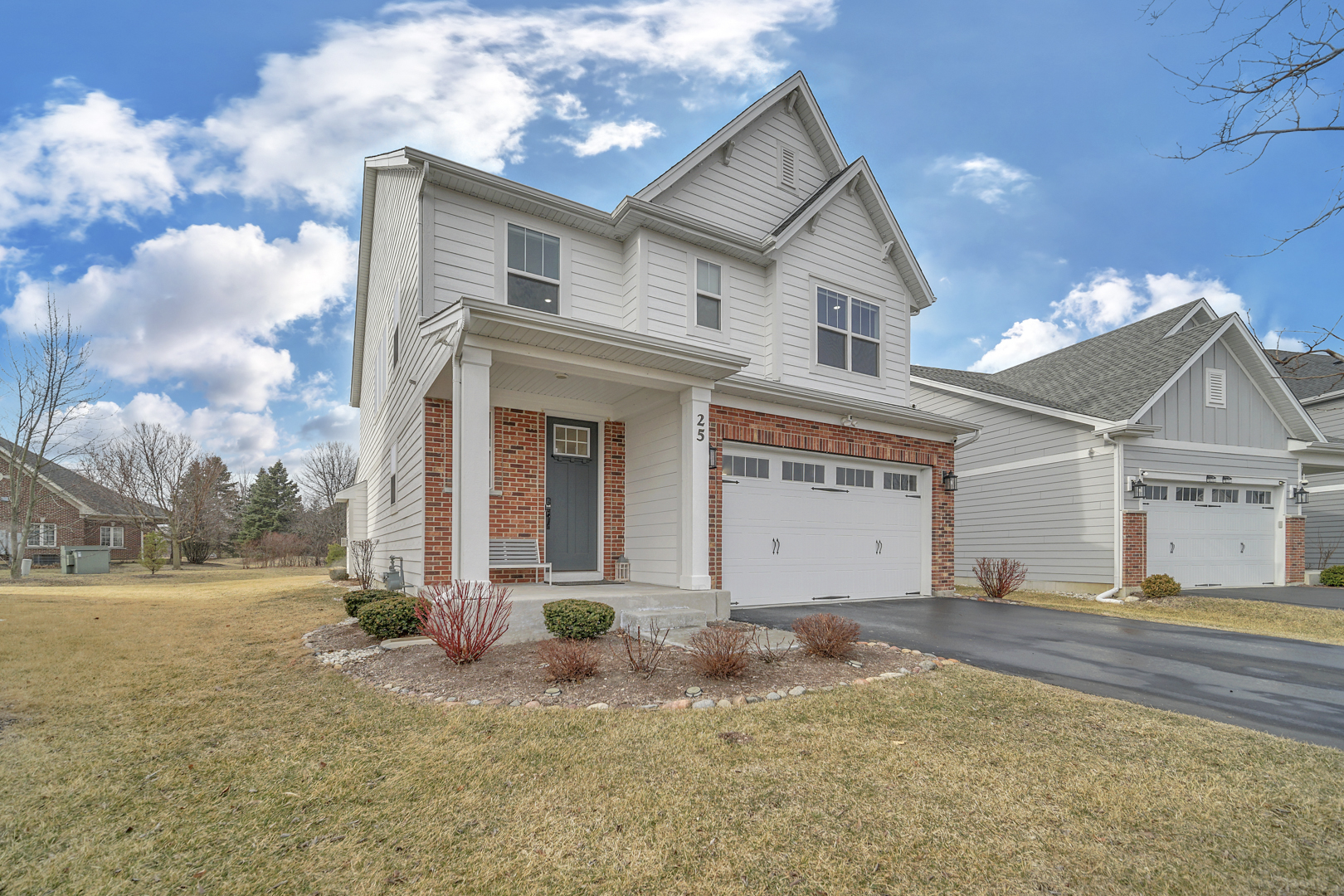 25 Commons Circle, Hawthorn Woods, IL 60047