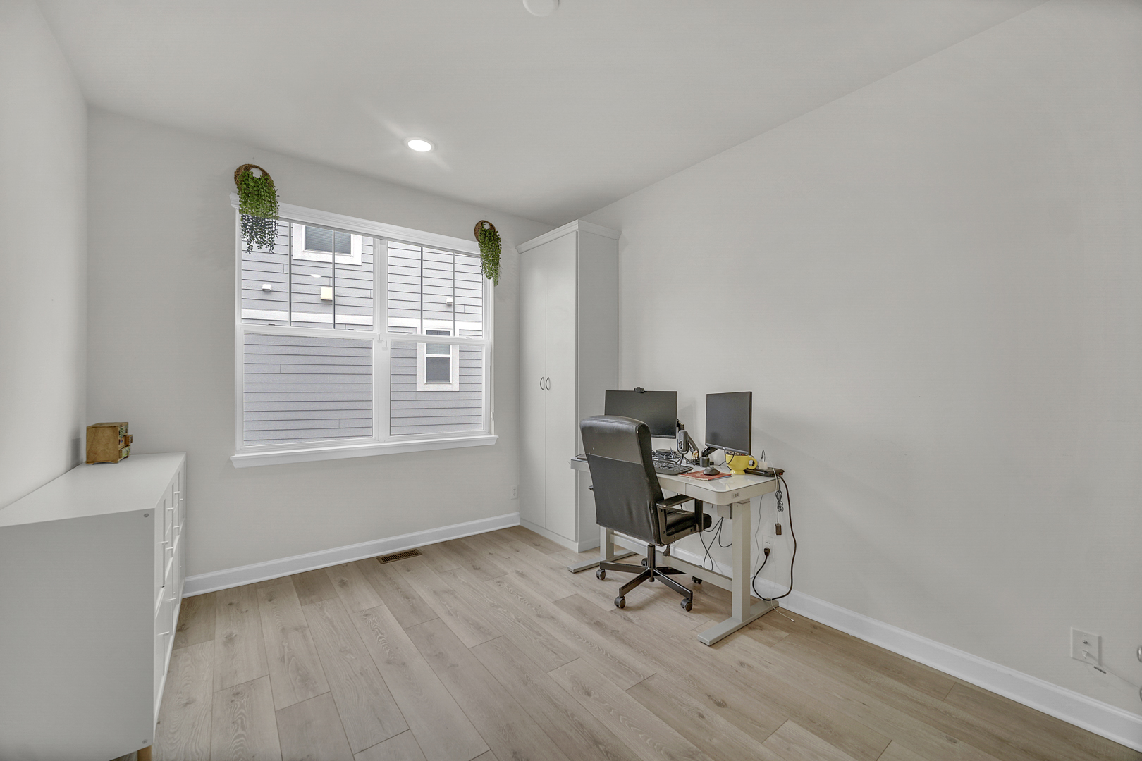 25 Commons Circle, Hawthorn Woods, IL 60047