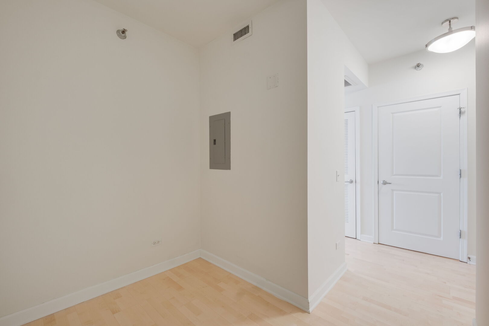 720 W RANDOLPH Street #905, Chicago, IL 60661