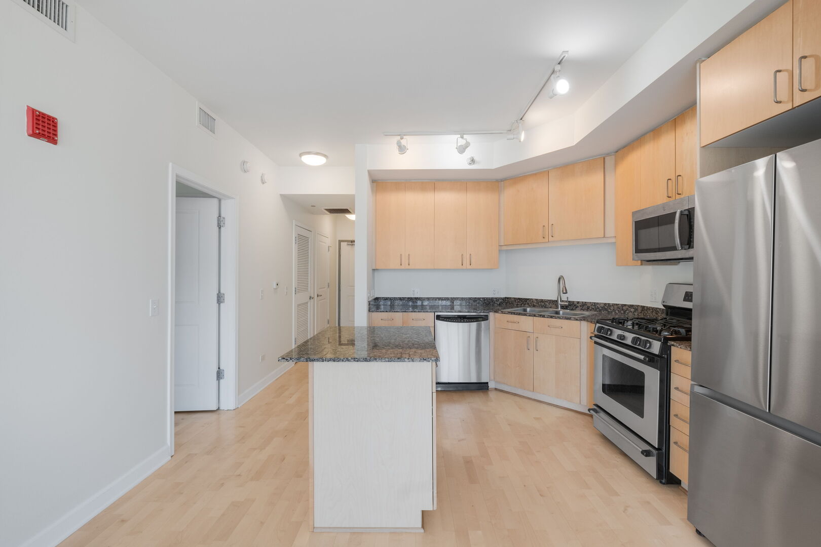 720 W RANDOLPH Street #905, Chicago, IL 60661