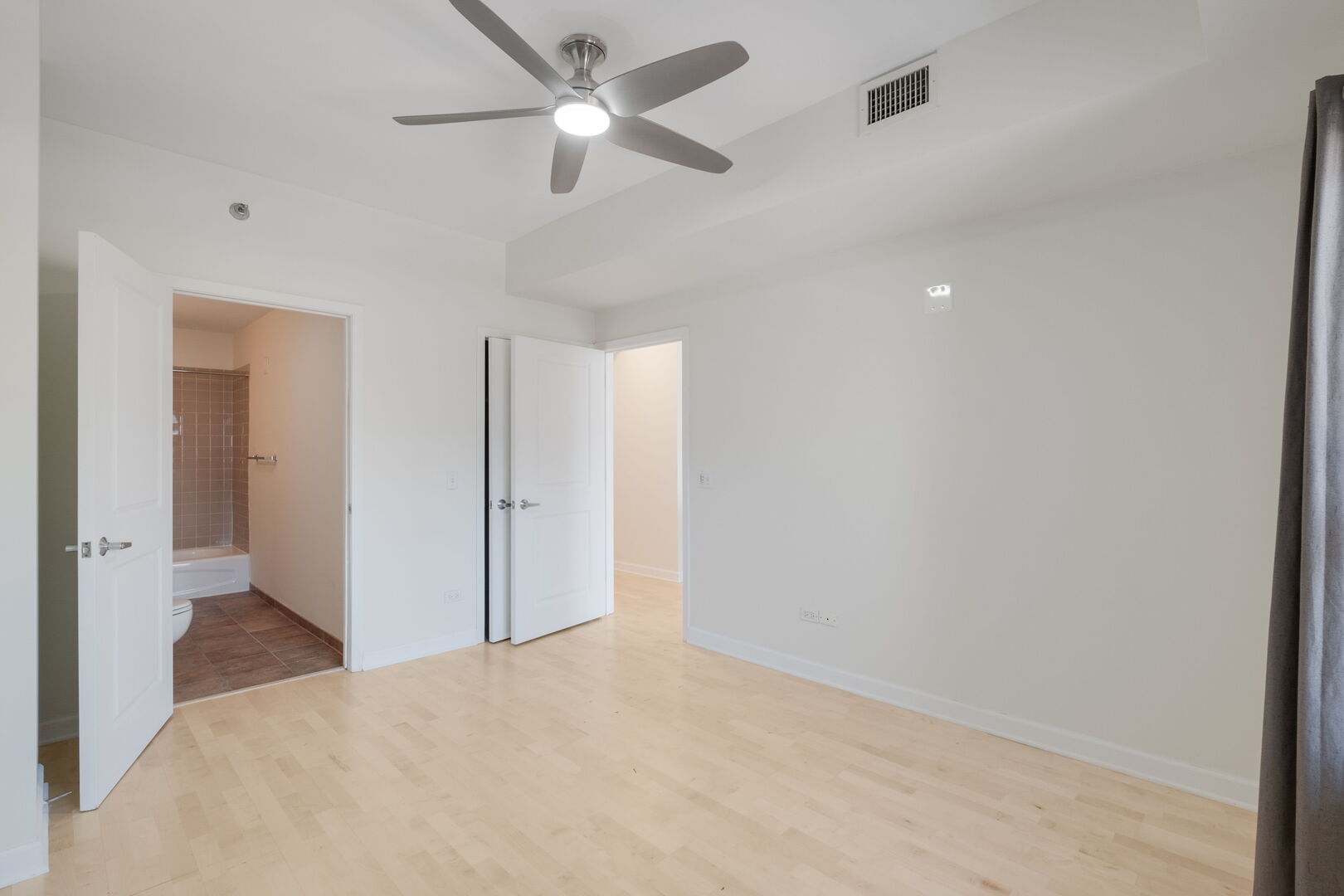 720 W RANDOLPH Street #905, Chicago, IL 60661