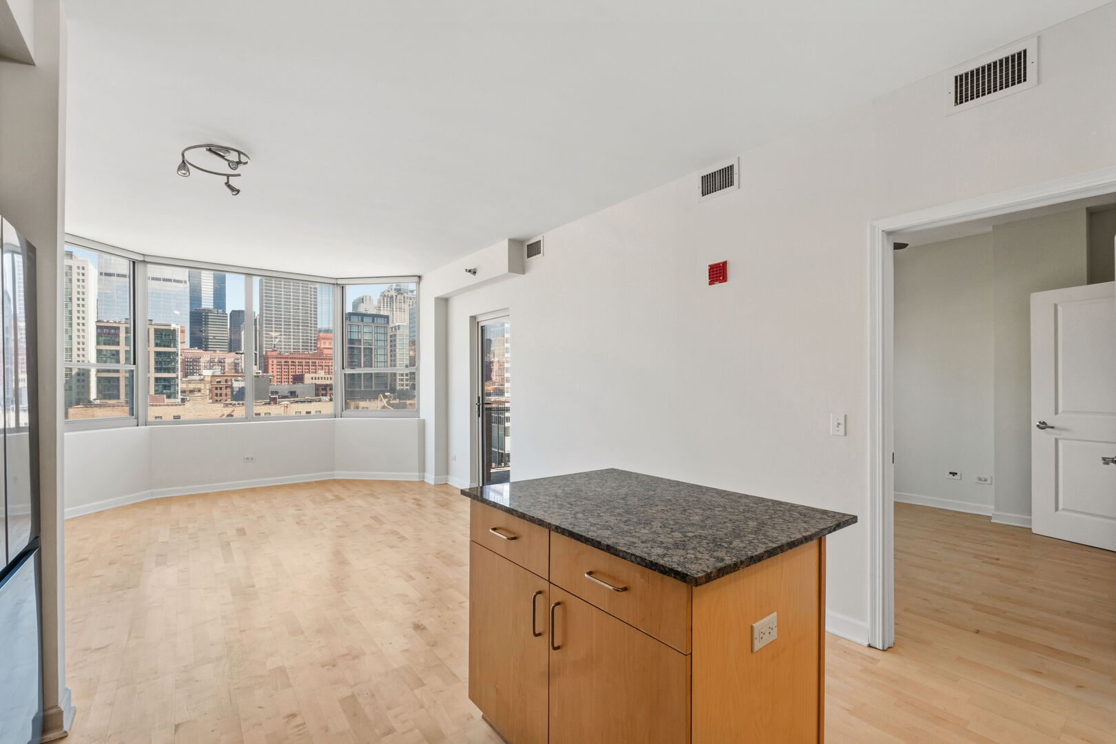 720 W RANDOLPH Street #905, Chicago, IL 60661