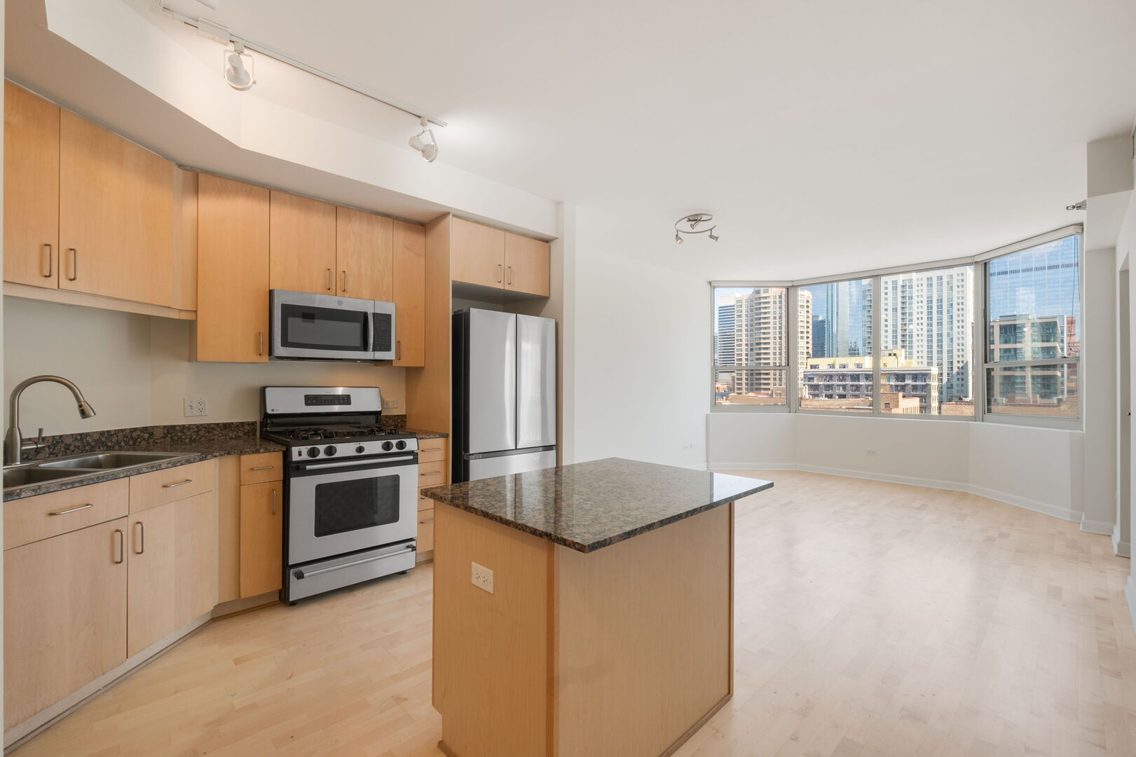 720 W RANDOLPH Street #905, Chicago, IL 60661