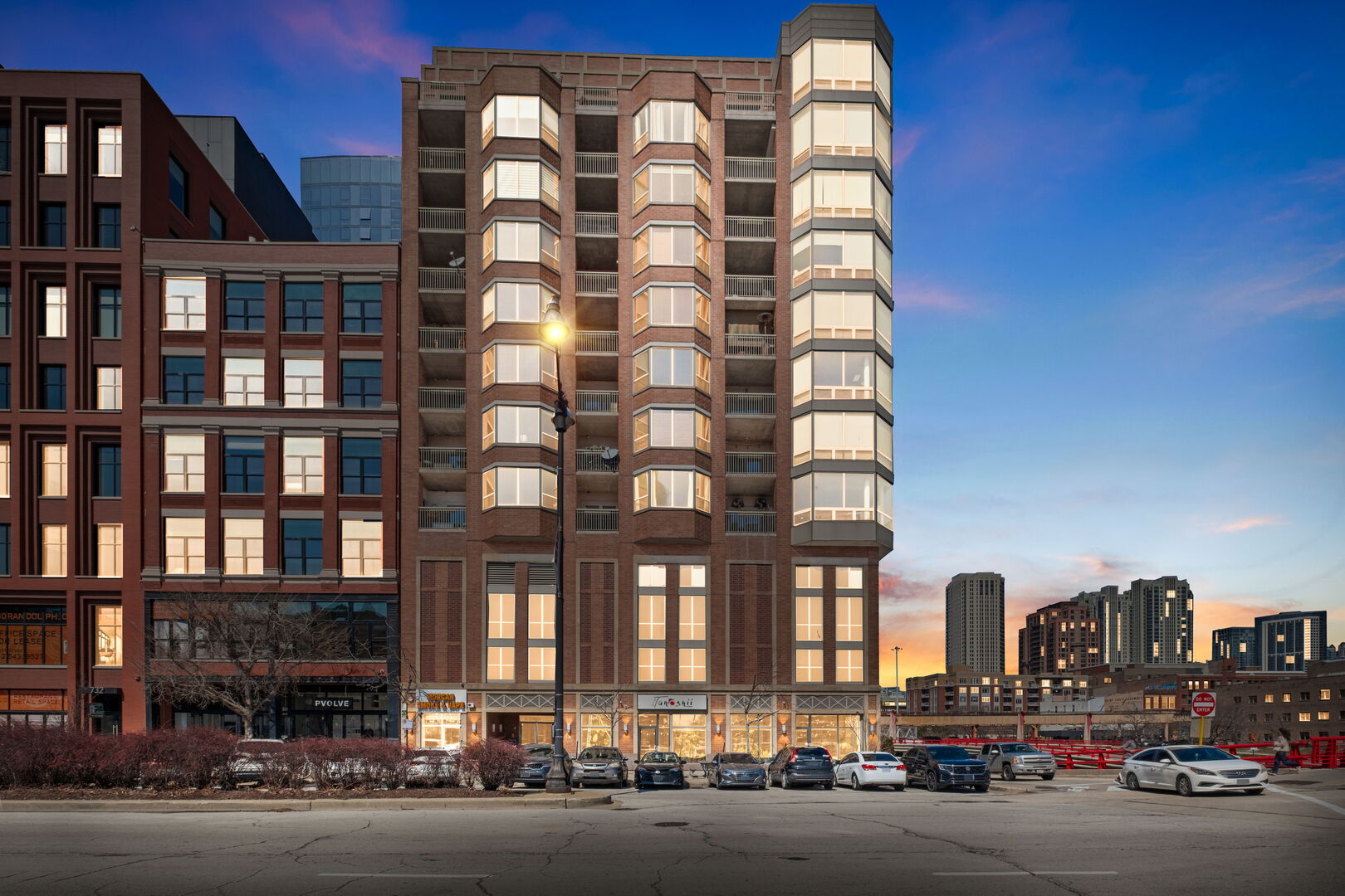 720 W RANDOLPH Street #905, Chicago, IL 60661