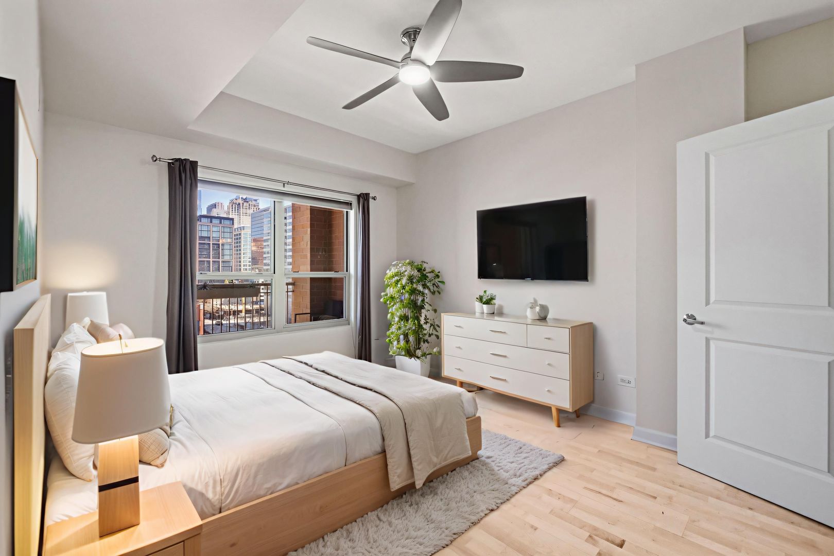 720 W RANDOLPH Street #905, Chicago, IL 60661