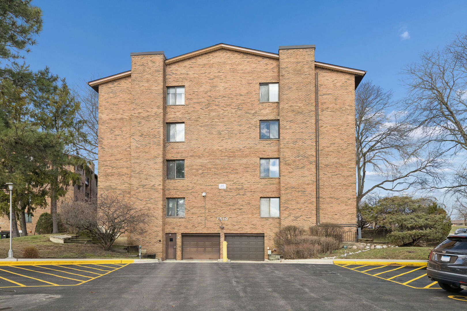 7510 Farmingdale Drive #407, Darien, IL 60561
