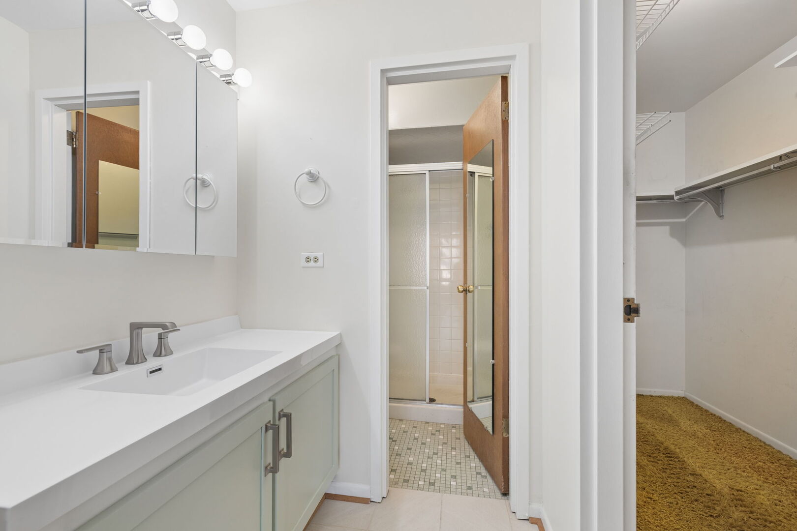 7510 Farmingdale Drive #407, Darien, IL 60561