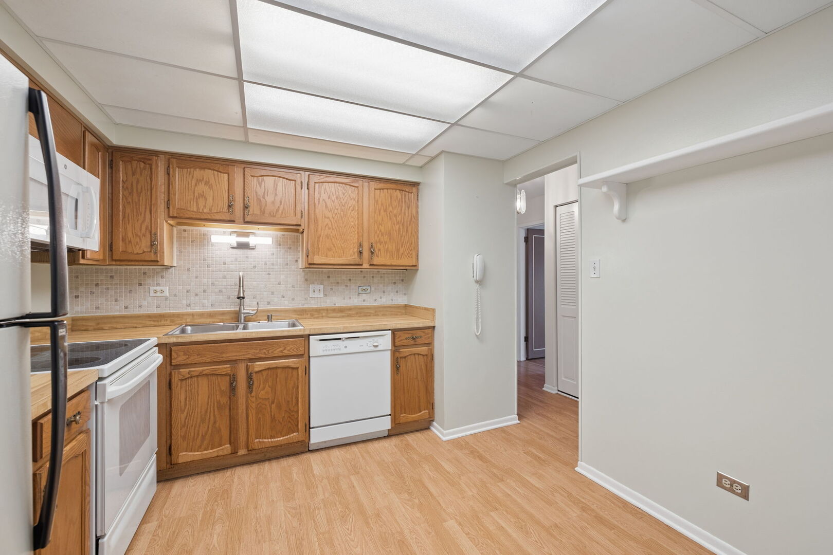 7510 Farmingdale Drive #407, Darien, IL 60561