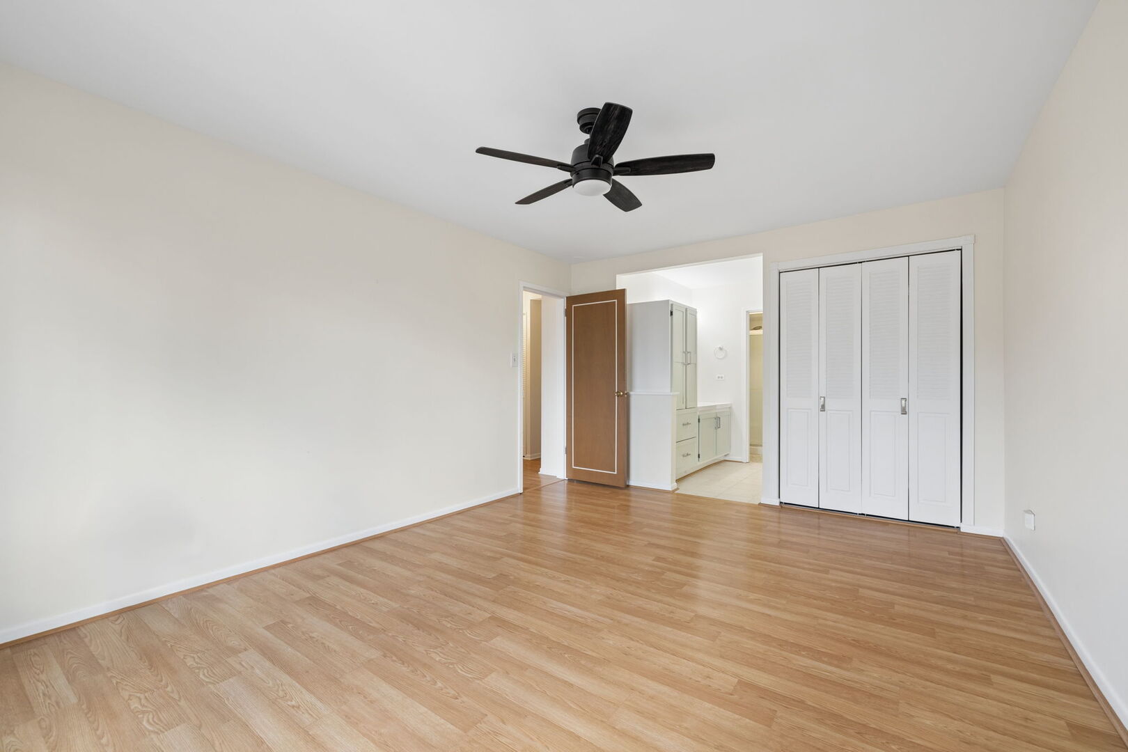 7510 Farmingdale Drive #407, Darien, IL 60561