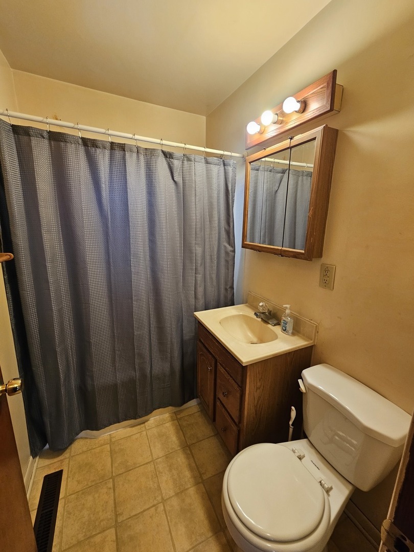 4804 Willow Lane, McHenry, IL 60050