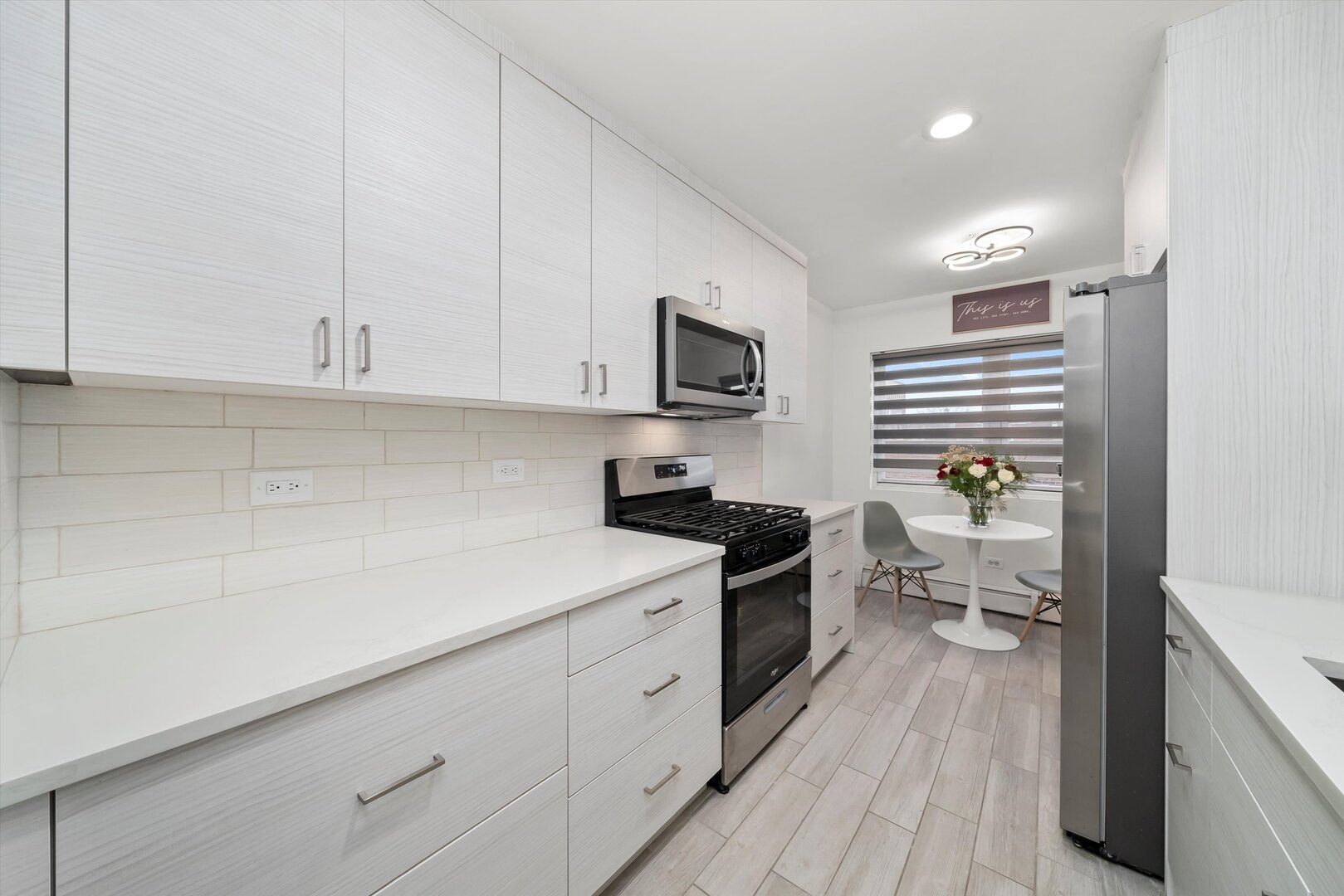 415 S Maple Avenue #202, Oak Park, IL 60302