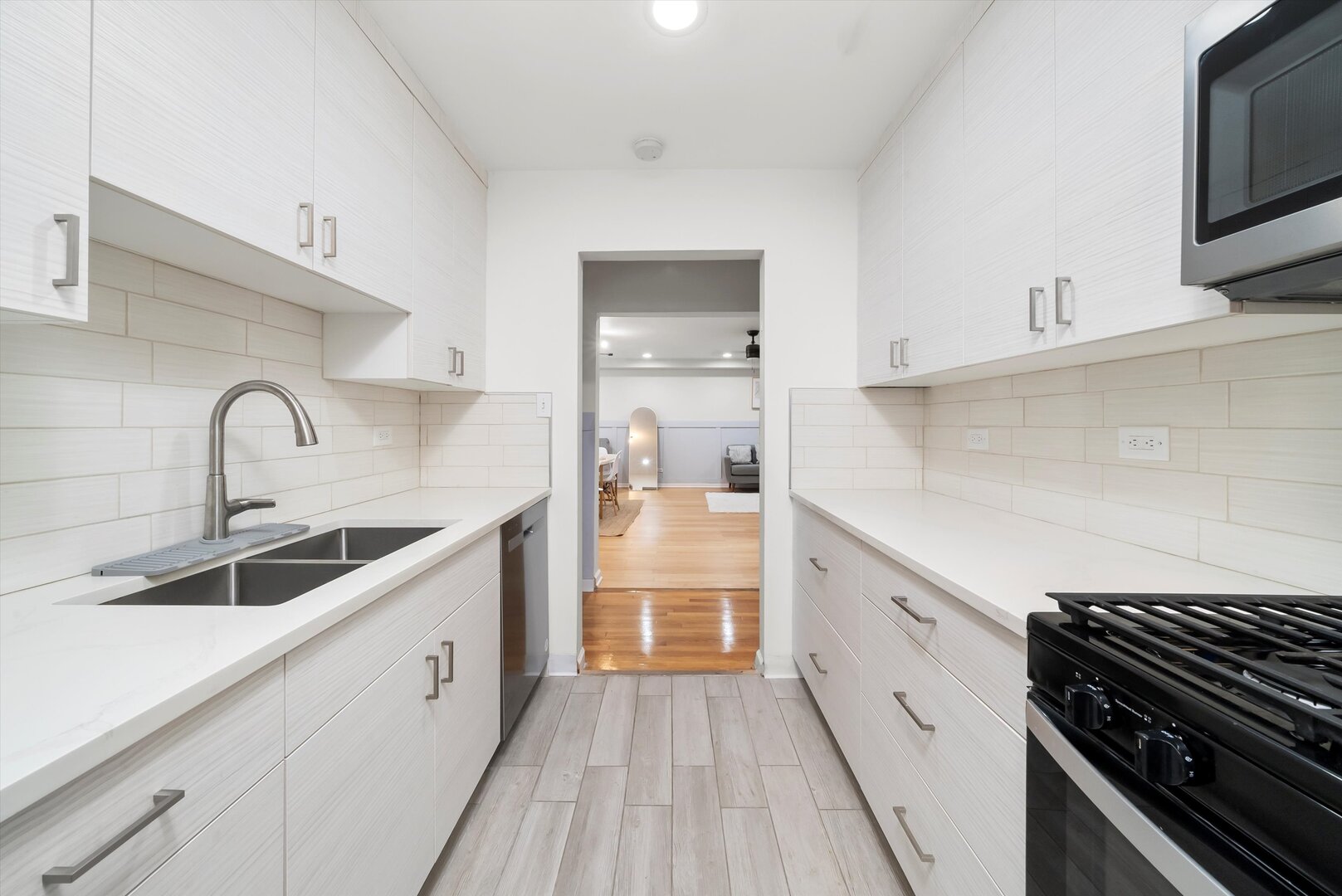 415 S Maple Avenue #202, Oak Park, IL 60302