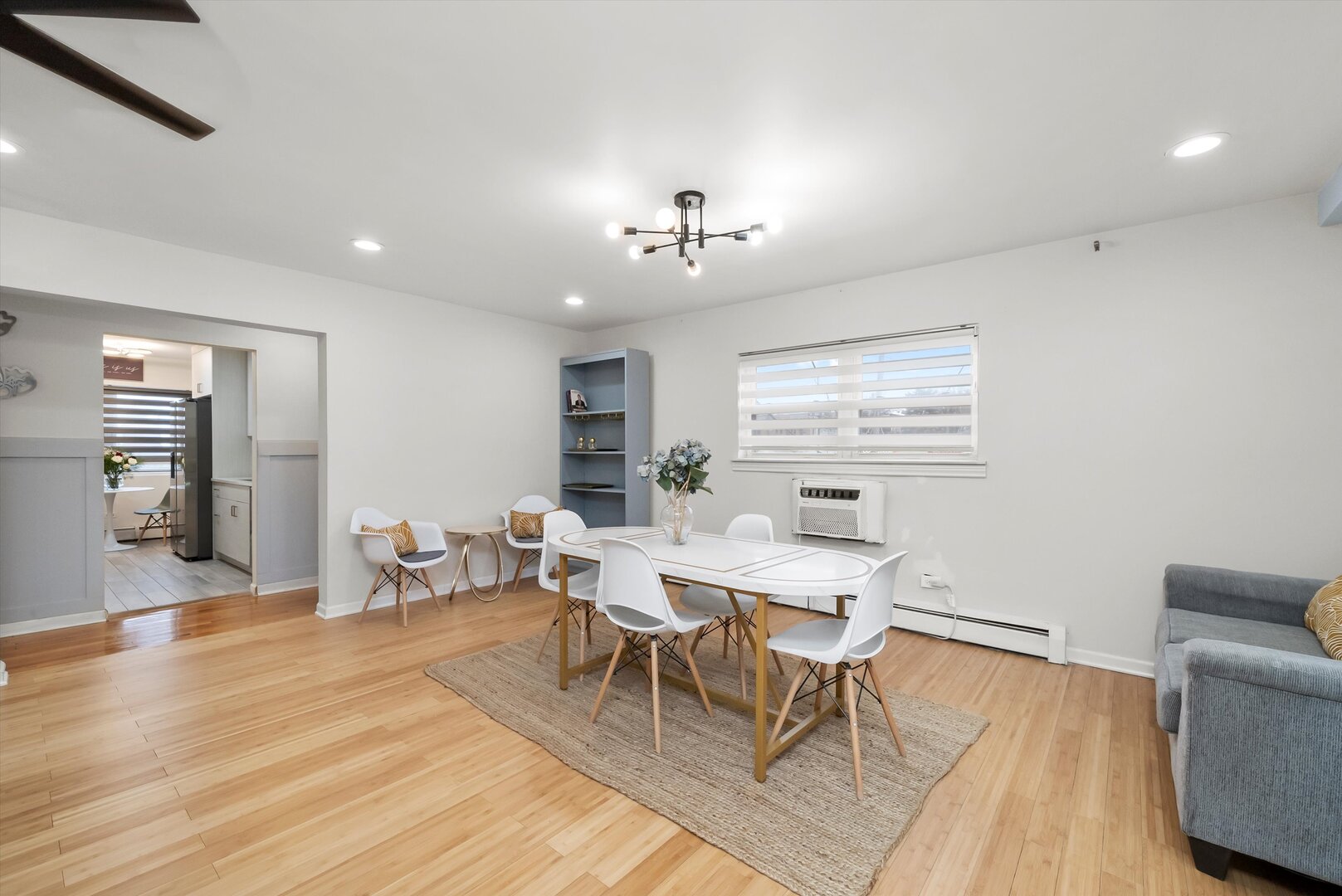 415 S Maple Avenue #202, Oak Park, IL 60302