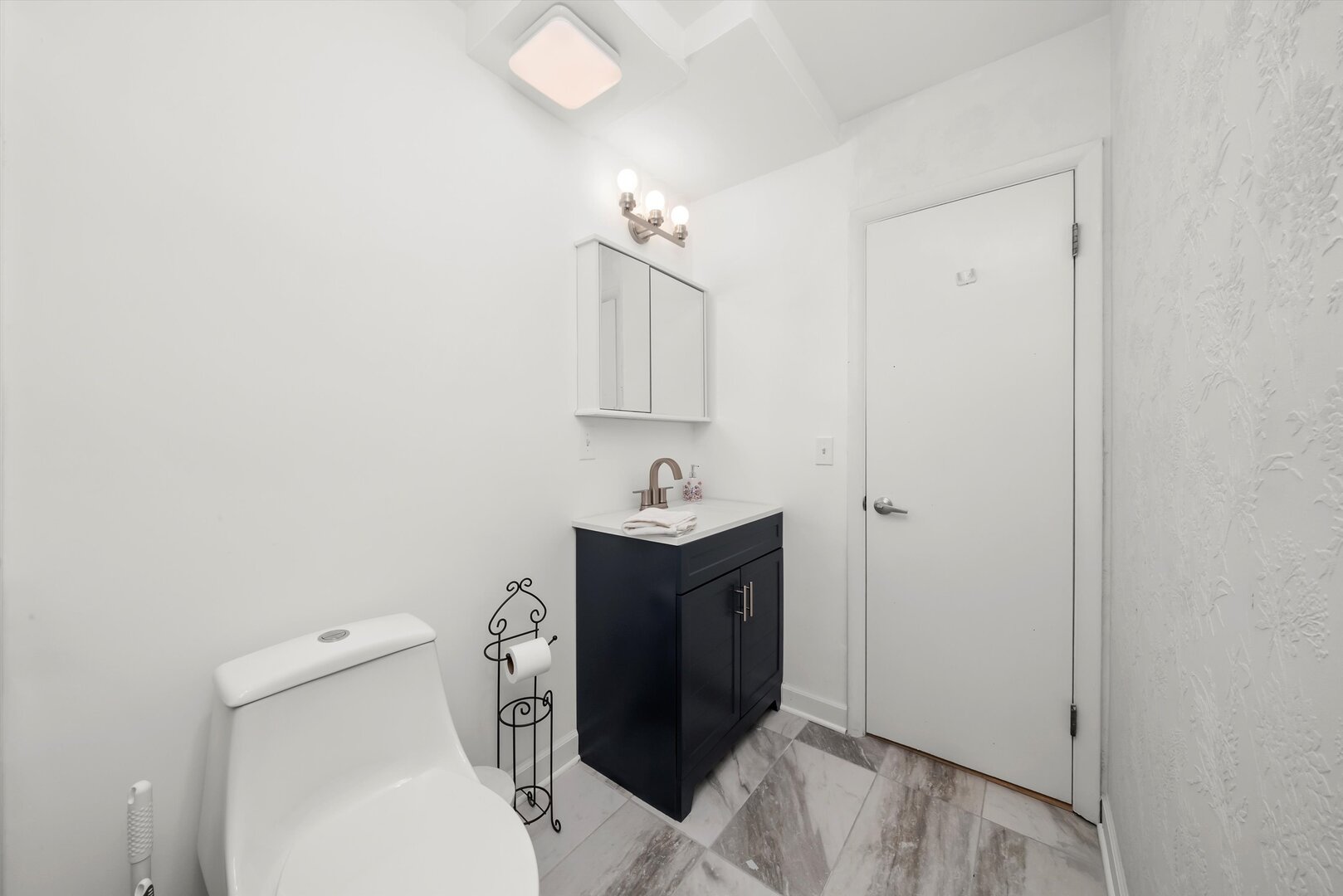 415 S Maple Avenue #202, Oak Park, IL 60302