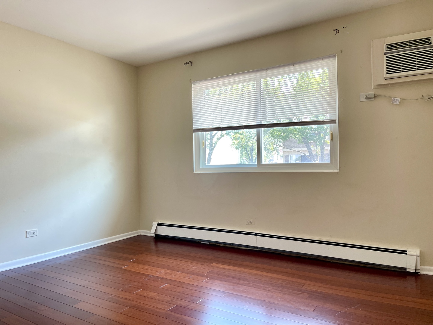 49 W 66th Street #2, Westmont, IL 60559