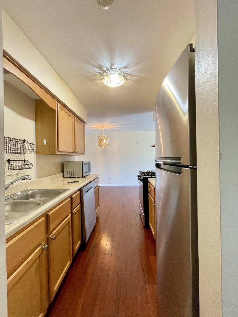 49 W 66th Street #2, Westmont, IL 60559