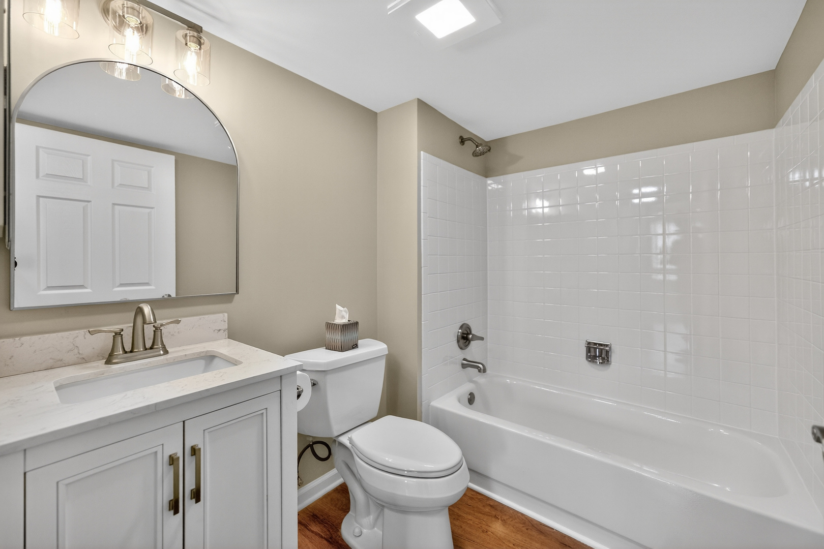 446 cromwell Circle #4, Bartlett, IL 60103