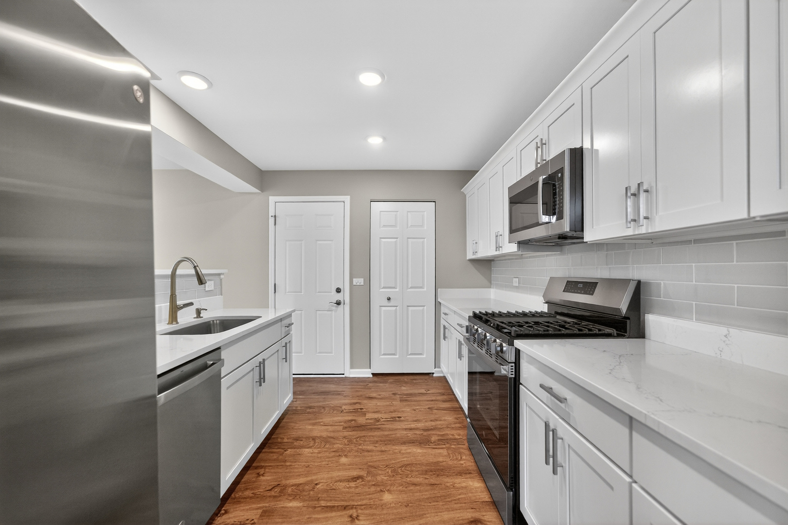 446 cromwell Circle #4, Bartlett, IL 60103