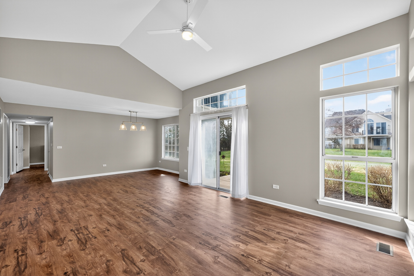 446 cromwell Circle #4, Bartlett, IL 60103