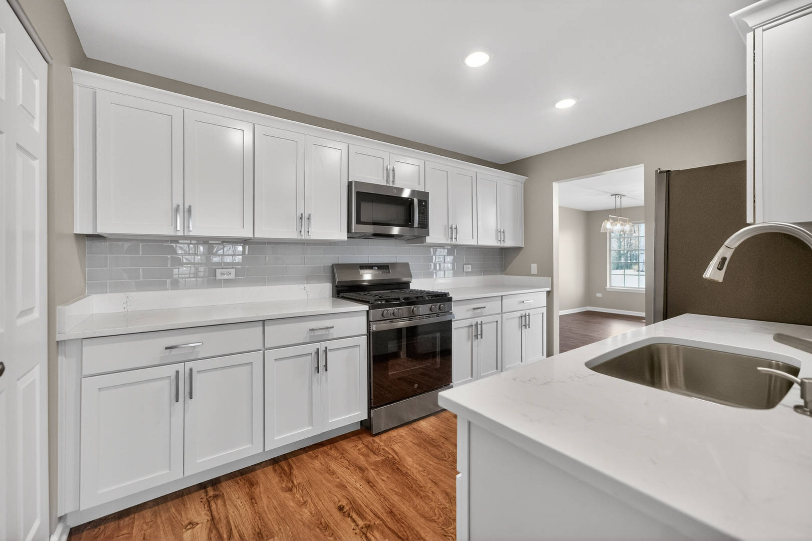 446 cromwell Circle #4, Bartlett, IL 60103