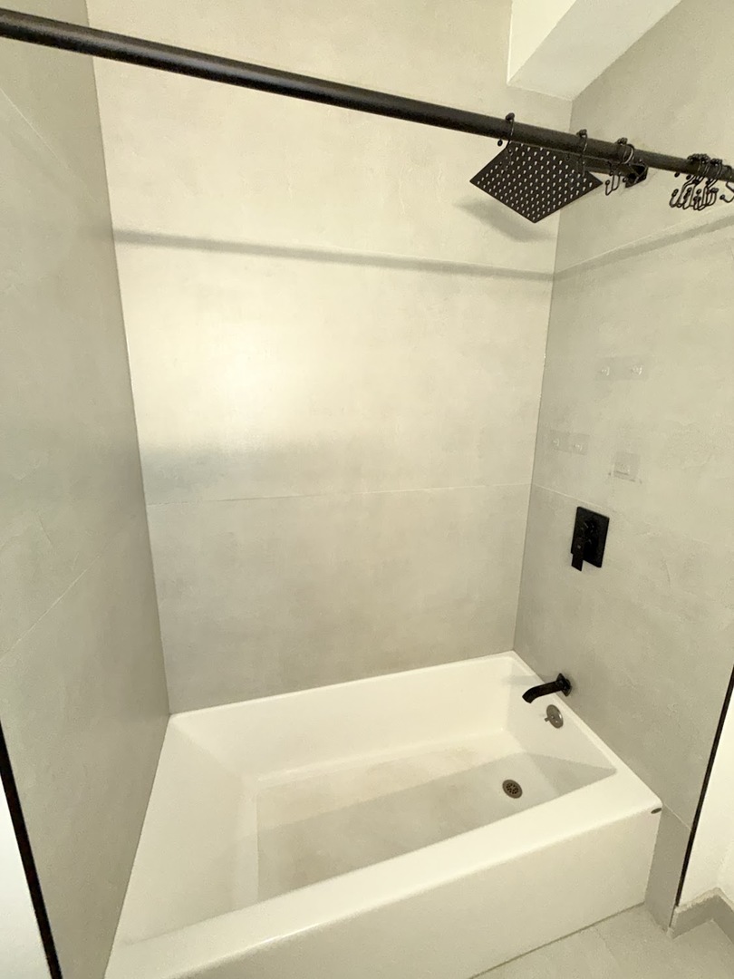 1945 W Thomas Street #1F, Chicago, IL 60622