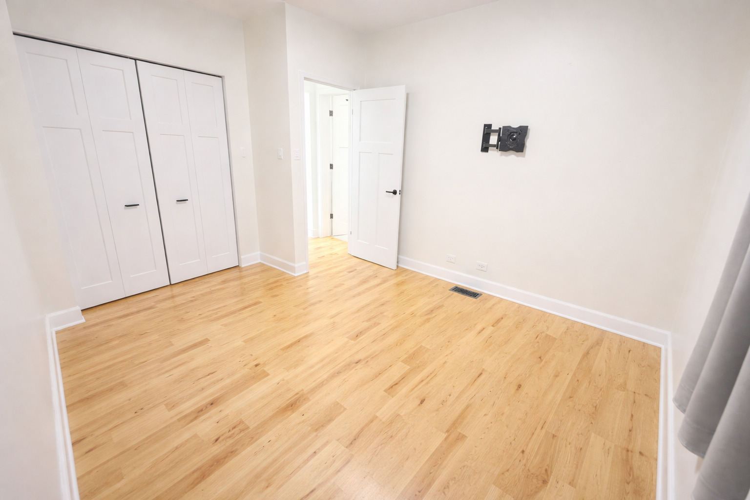 1945 W Thomas Street #1F, Chicago, IL 60622