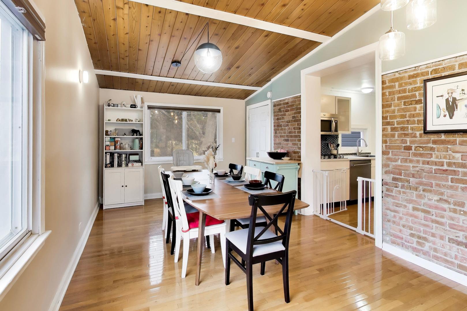 1120 N Haddow Avenue, Arlington Heights, IL 60004