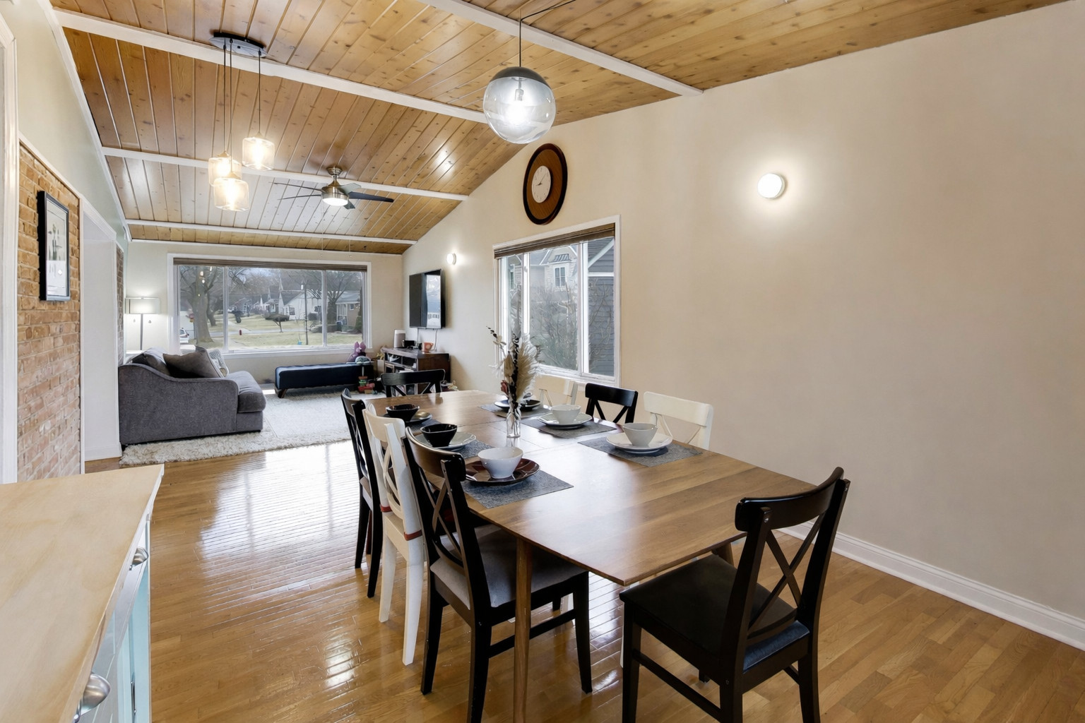 1120 N Haddow Avenue, Arlington Heights, IL 60004