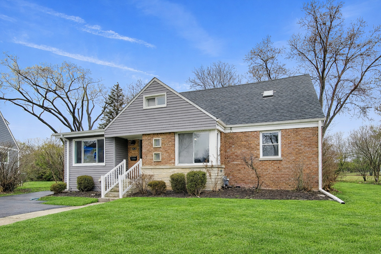 1120 N Haddow Avenue, Arlington Heights, IL 60004