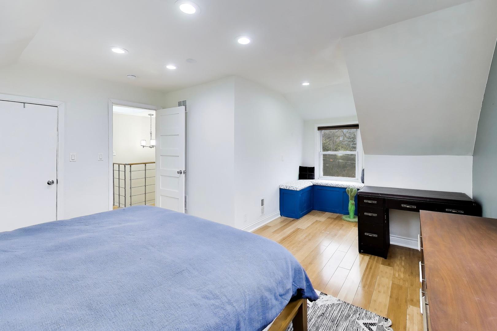 1120 N Haddow Avenue, Arlington Heights, IL 60004