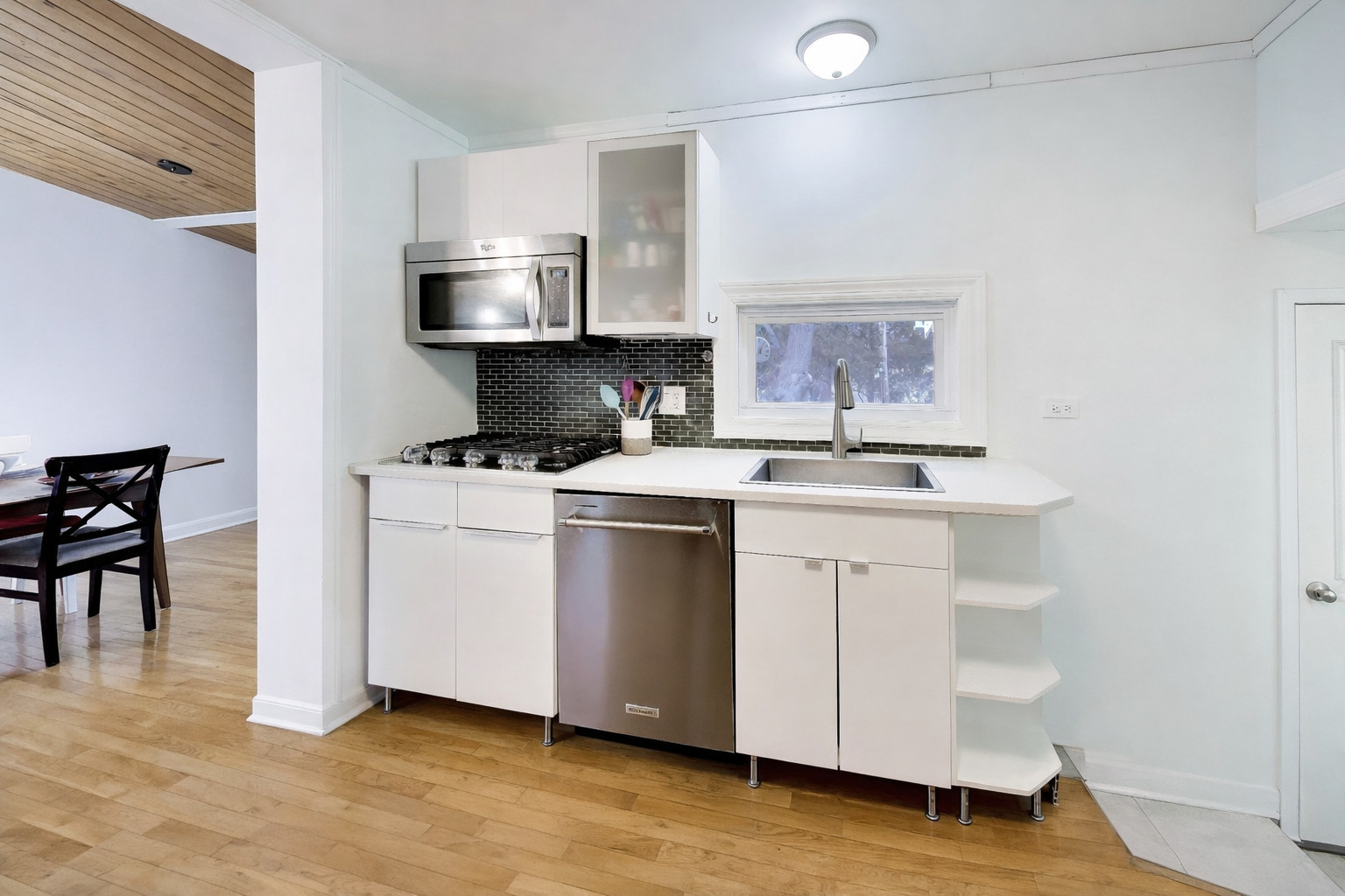 1120 N Haddow Avenue, Arlington Heights, IL 60004