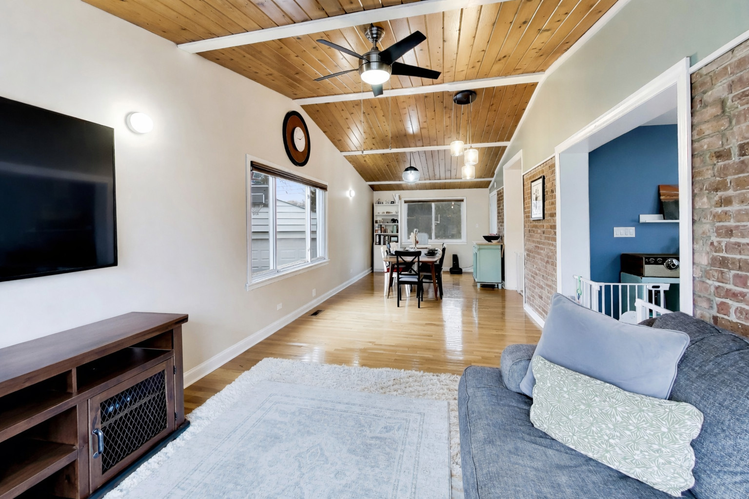 1120 N Haddow Avenue, Arlington Heights, IL 60004