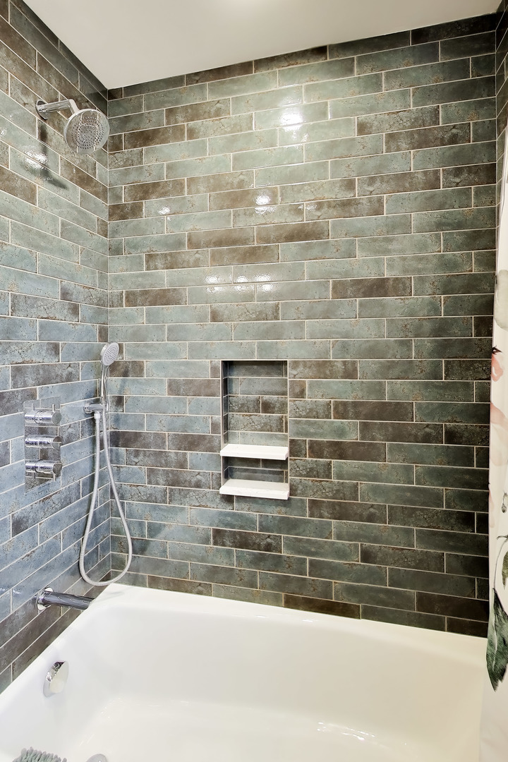 1120 N Haddow Avenue, Arlington Heights, IL 60004