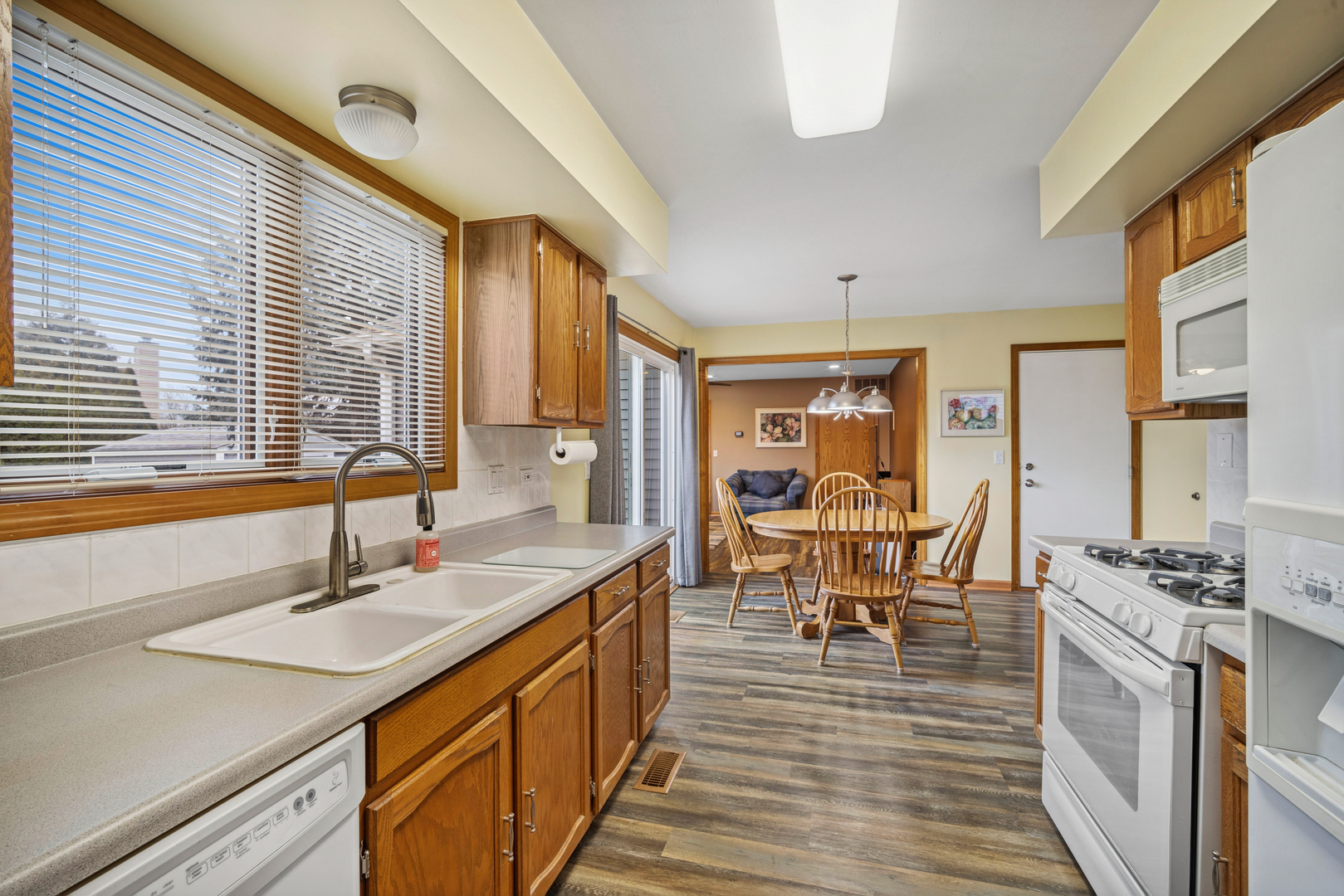 105 Red Cedar Drive, Streamwood, IL 60107