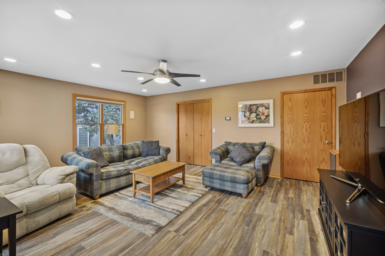 105 Red Cedar Drive, Streamwood, IL 60107