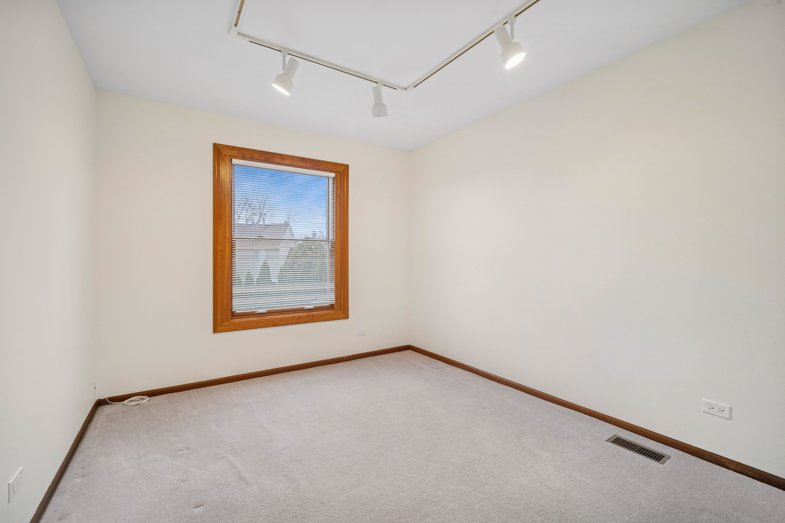 105 Red Cedar Drive, Streamwood, IL 60107