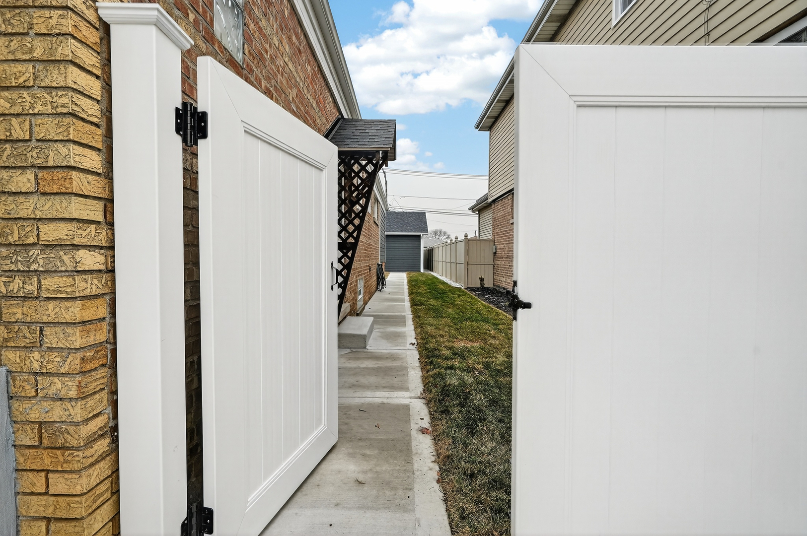 5819 S Newcastle Avenue, Chicago, IL 60638