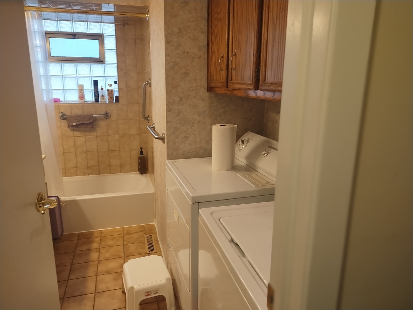 13212 W Playfield Drive, Crestwood, IL 60418