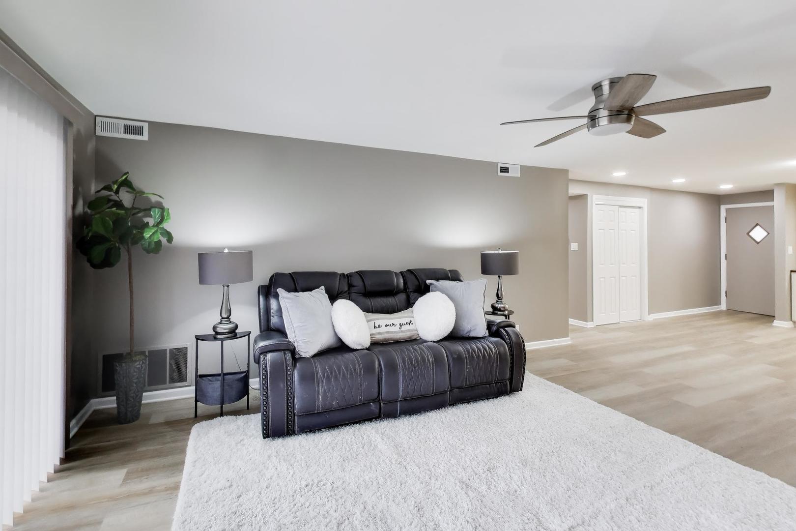 22 N PISTAKEE LAKE Road #3E, Fox Lake, IL 60020