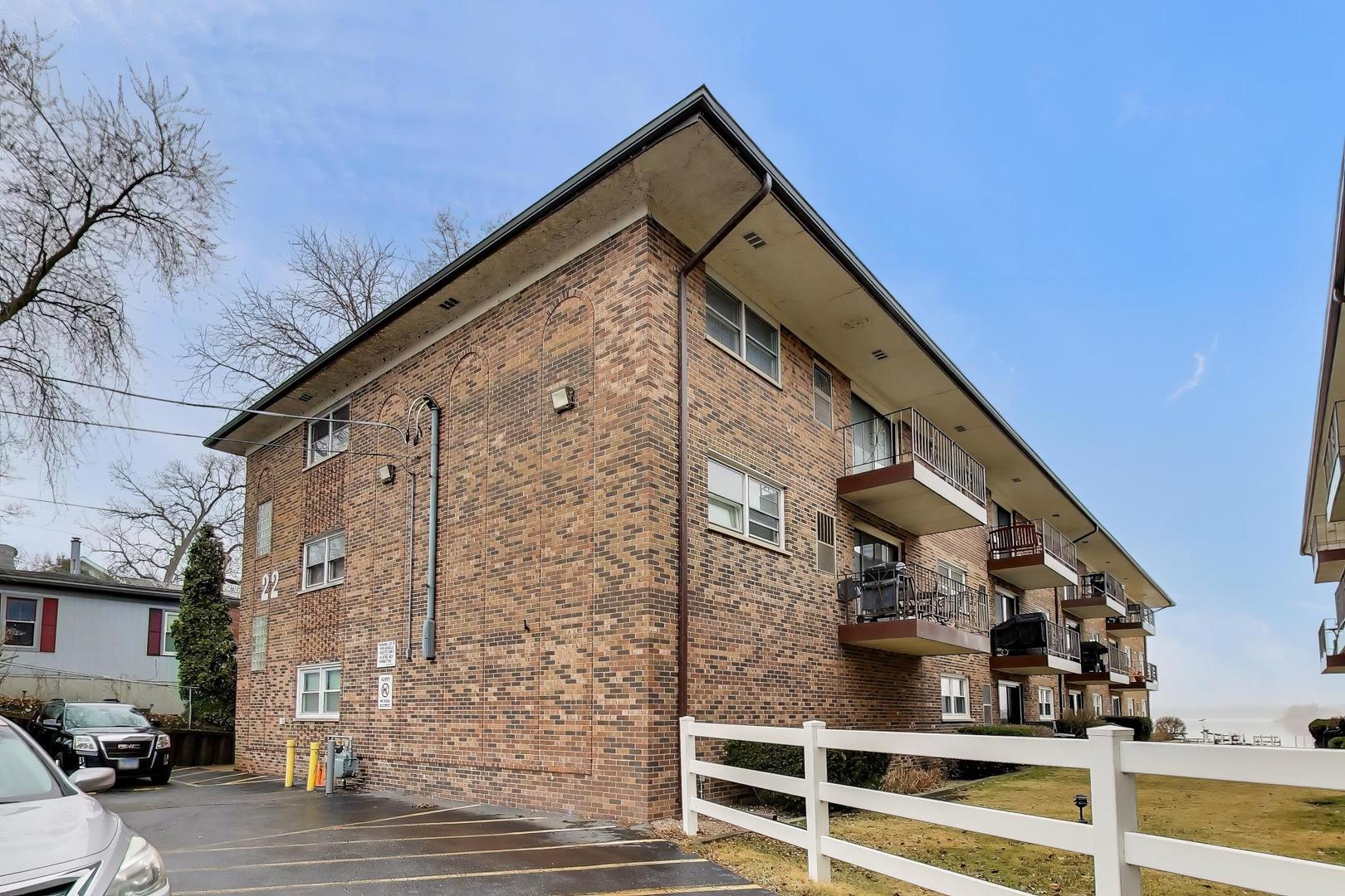 22 N PISTAKEE LAKE Road #3E, Fox Lake, IL 60020
