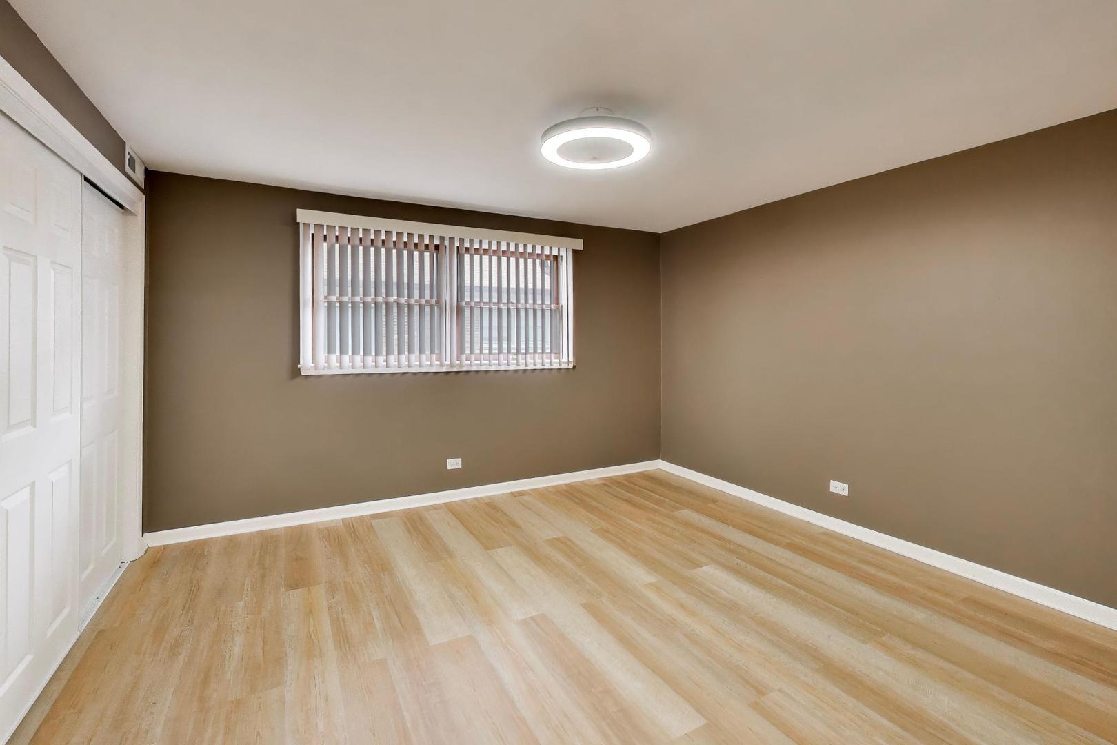 22 N PISTAKEE LAKE Road #3E, Fox Lake, IL 60020