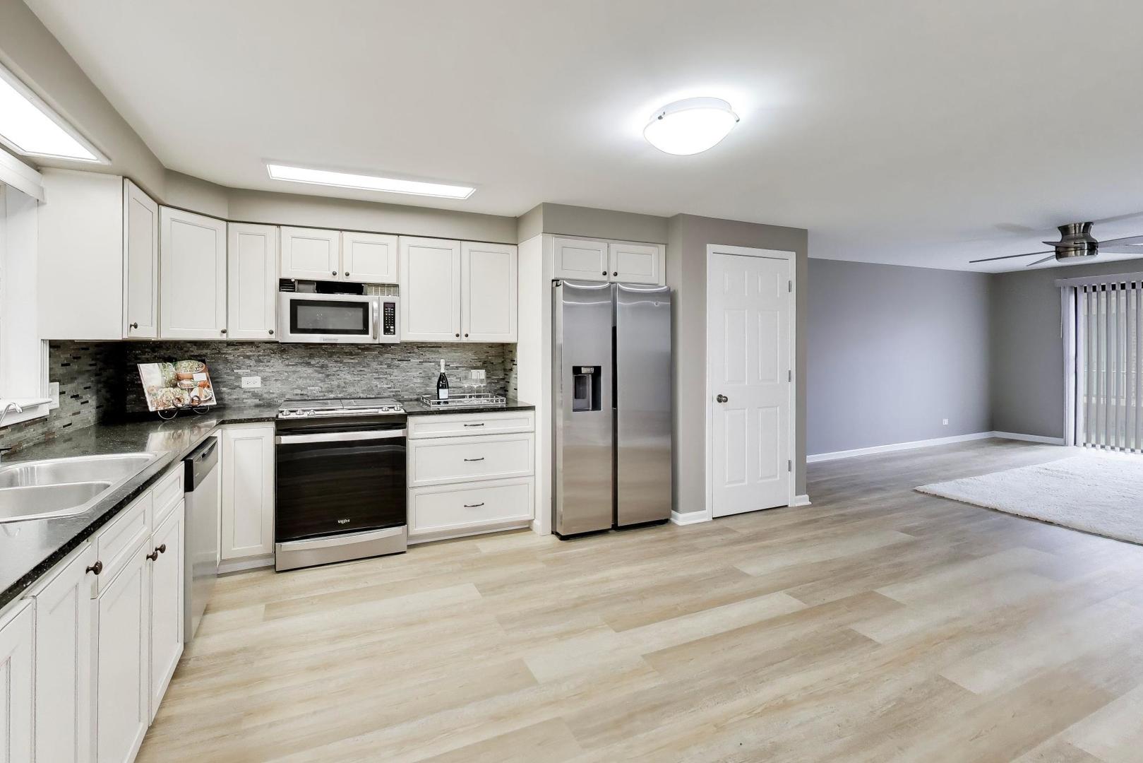 22 N PISTAKEE LAKE Road #3E, Fox Lake, IL 60020