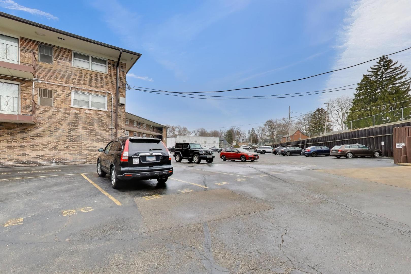 22 N PISTAKEE LAKE Road #3E, Fox Lake, IL 60020