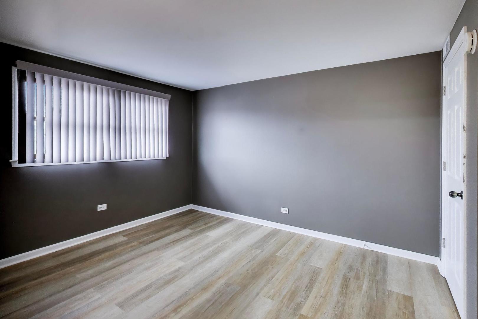 22 N PISTAKEE LAKE Road #3E, Fox Lake, IL 60020