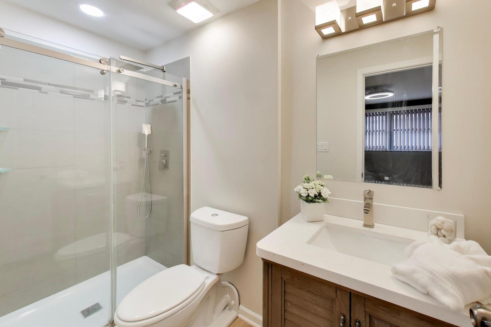 22 N PISTAKEE LAKE Road #3E, Fox Lake, IL 60020