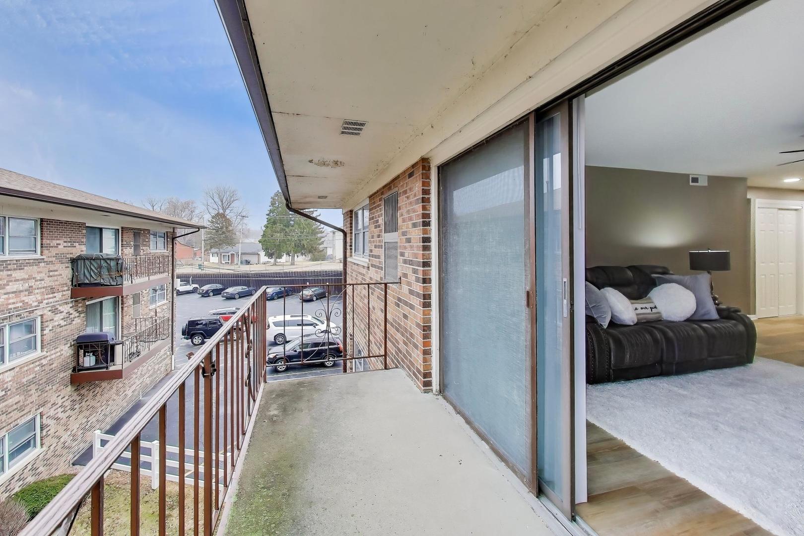 22 N PISTAKEE LAKE Road #3E, Fox Lake, IL 60020