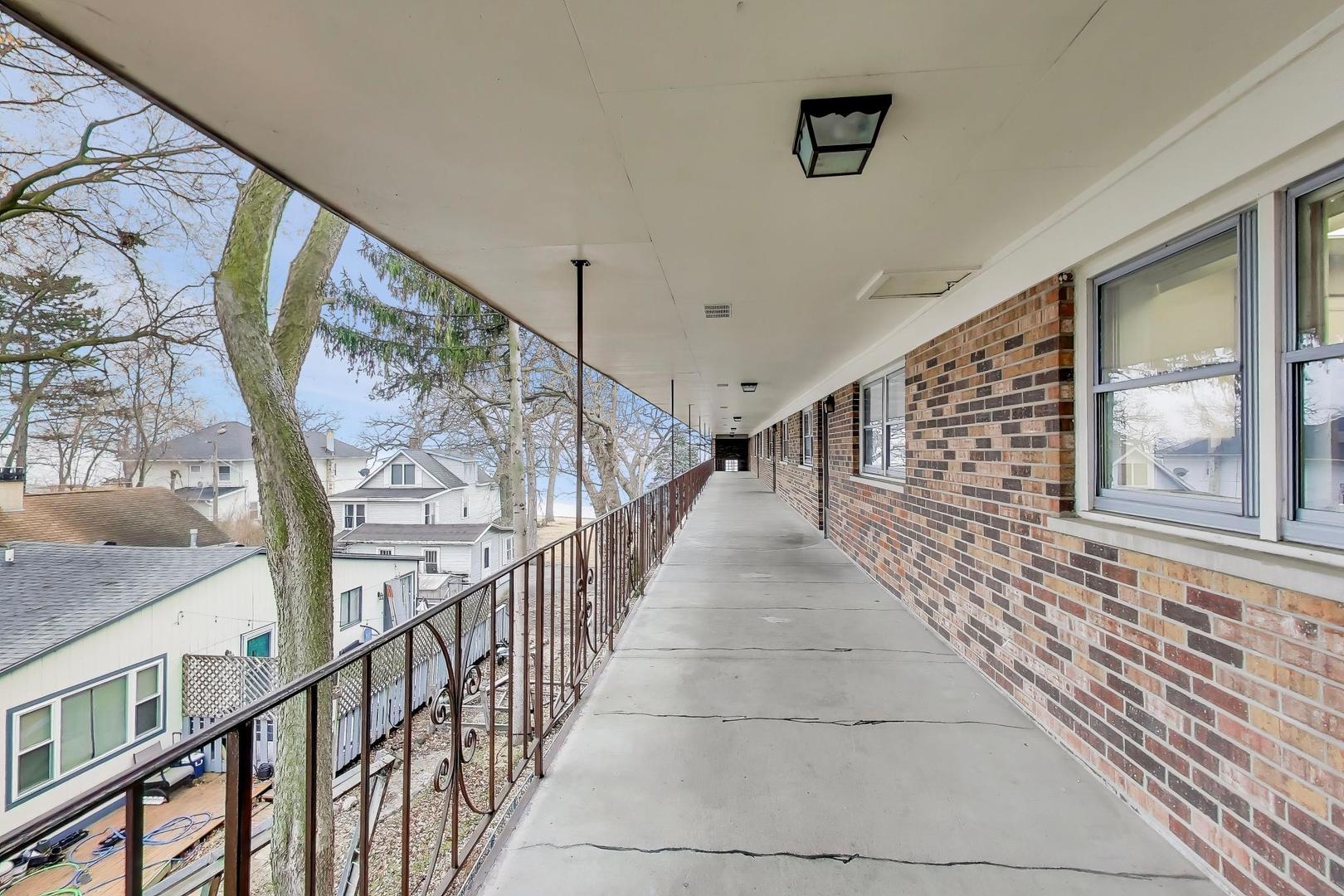 22 N PISTAKEE LAKE Road #3E, Fox Lake, IL 60020