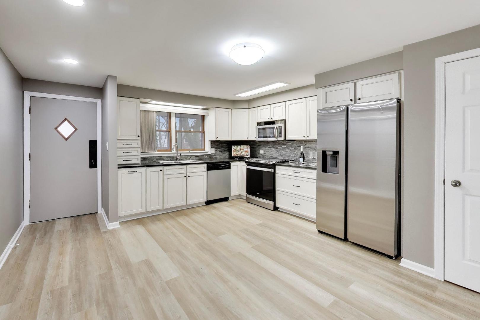 22 N PISTAKEE LAKE Road #3E, Fox Lake, IL 60020